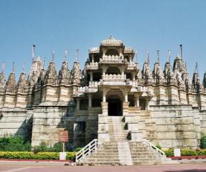 пазл Ranakpur Храм, крупнейший храм джайнов в Индии. Храм построен из мрамора